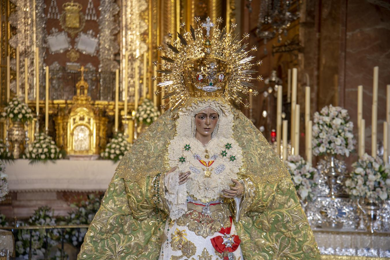 La Esperanza Macarena, en su «besamanos»