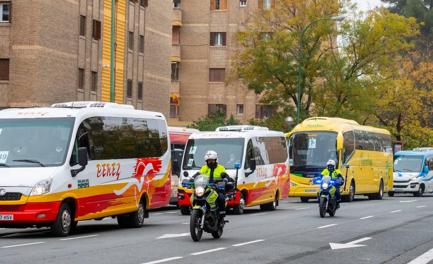 Los autobuses turísticos protestan en Sevilla