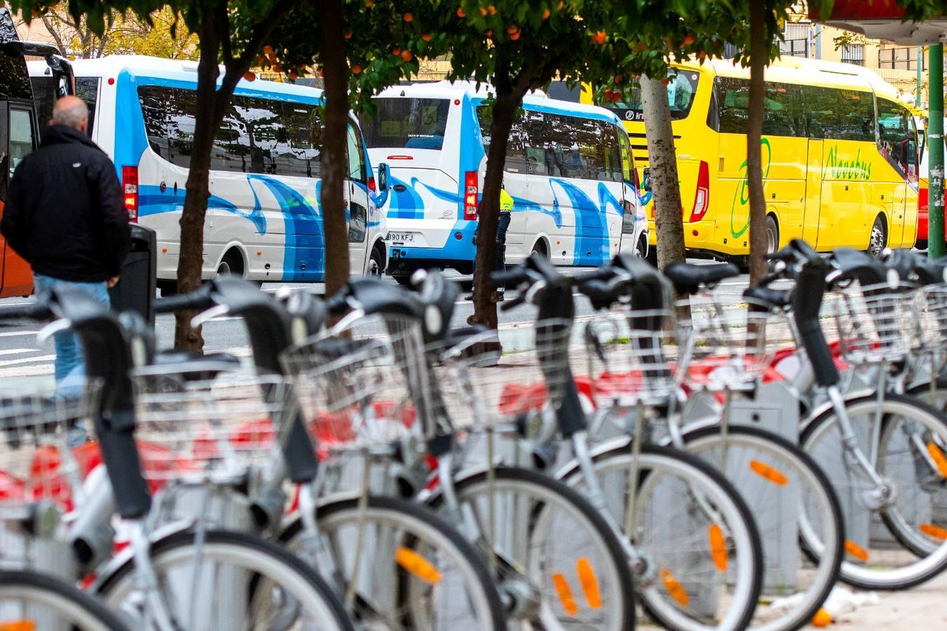 Los autobuses turísticos protestan en Sevilla