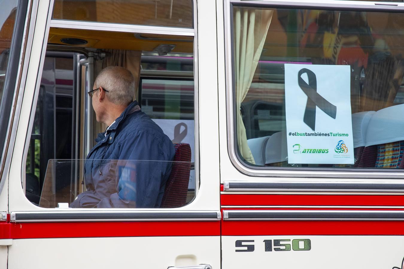 Los autobuses turísticos protestan en Sevilla