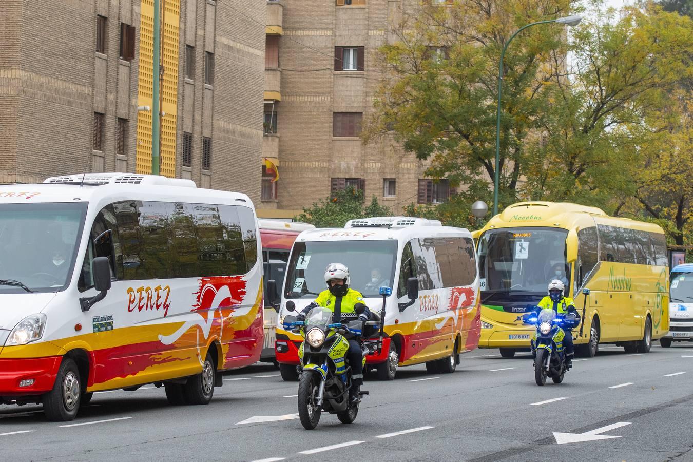 Los autobuses turísticos protestan en Sevilla