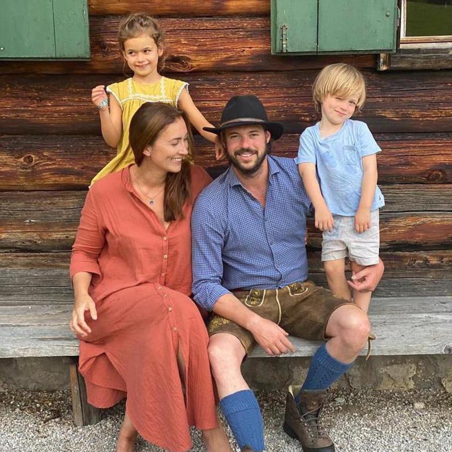 Clara y Félix de Luxemburgo junto a sus dos hijos, los Príncipes Amalia y Liam. 
