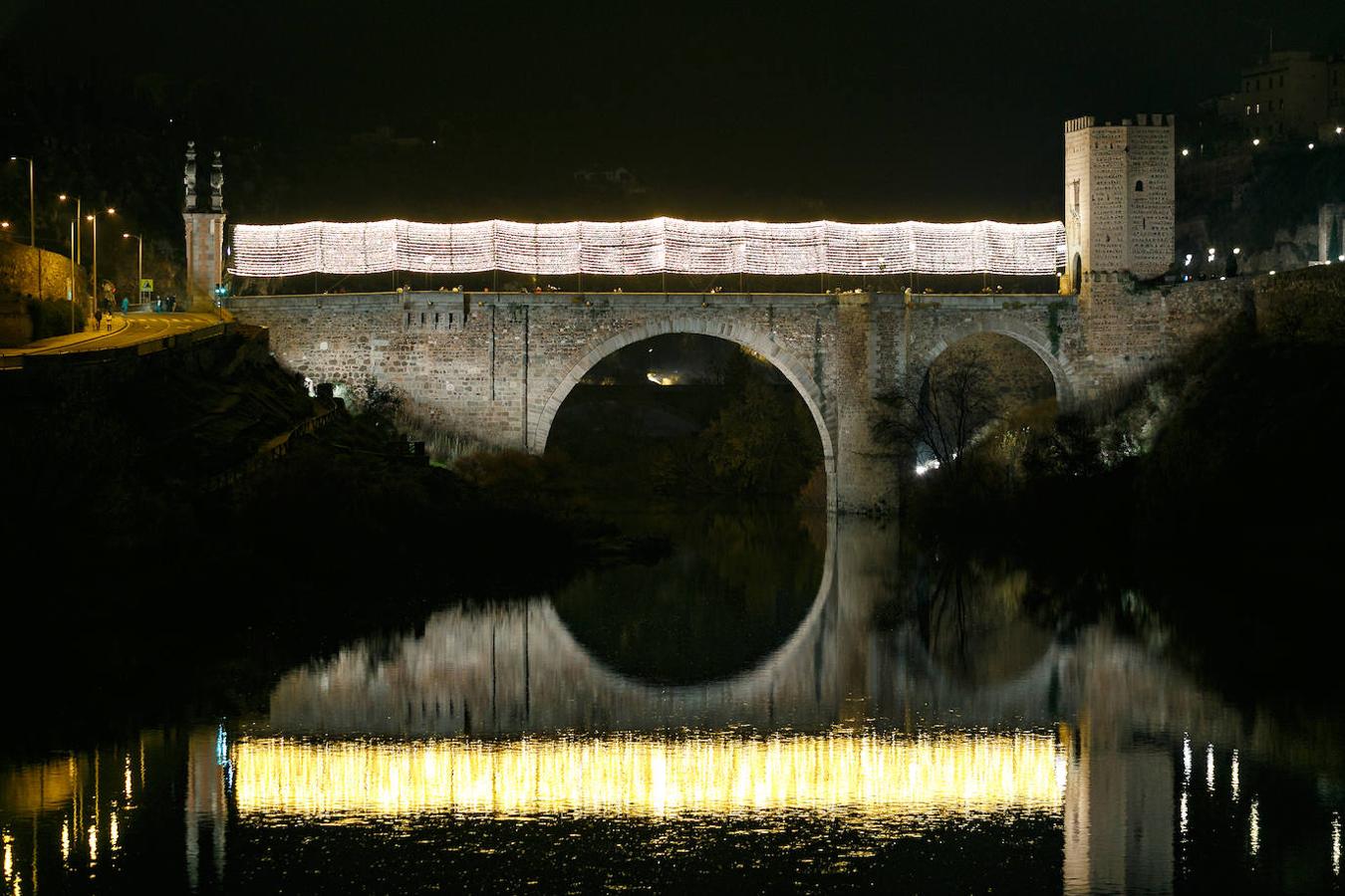 Los puentes iluminados, atractivo de la Navidad toledana