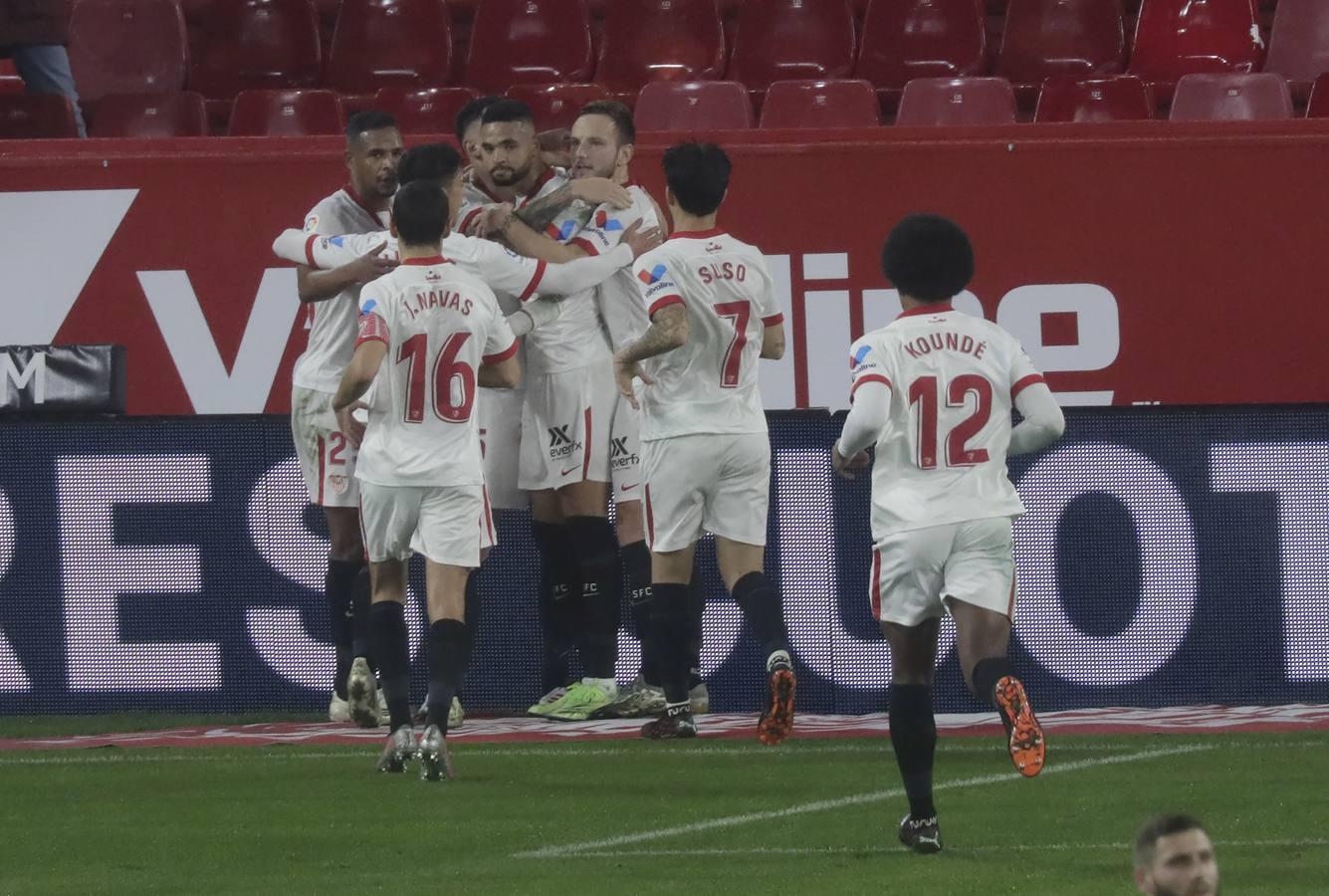 En imágenes, el partido entre el Sevilla F.C. y el Valladolid