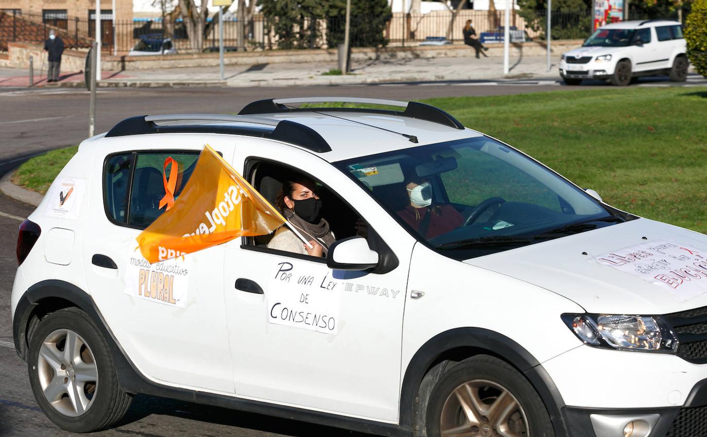 La protesta en Toledo contra la «ley Celaá», en imágenes