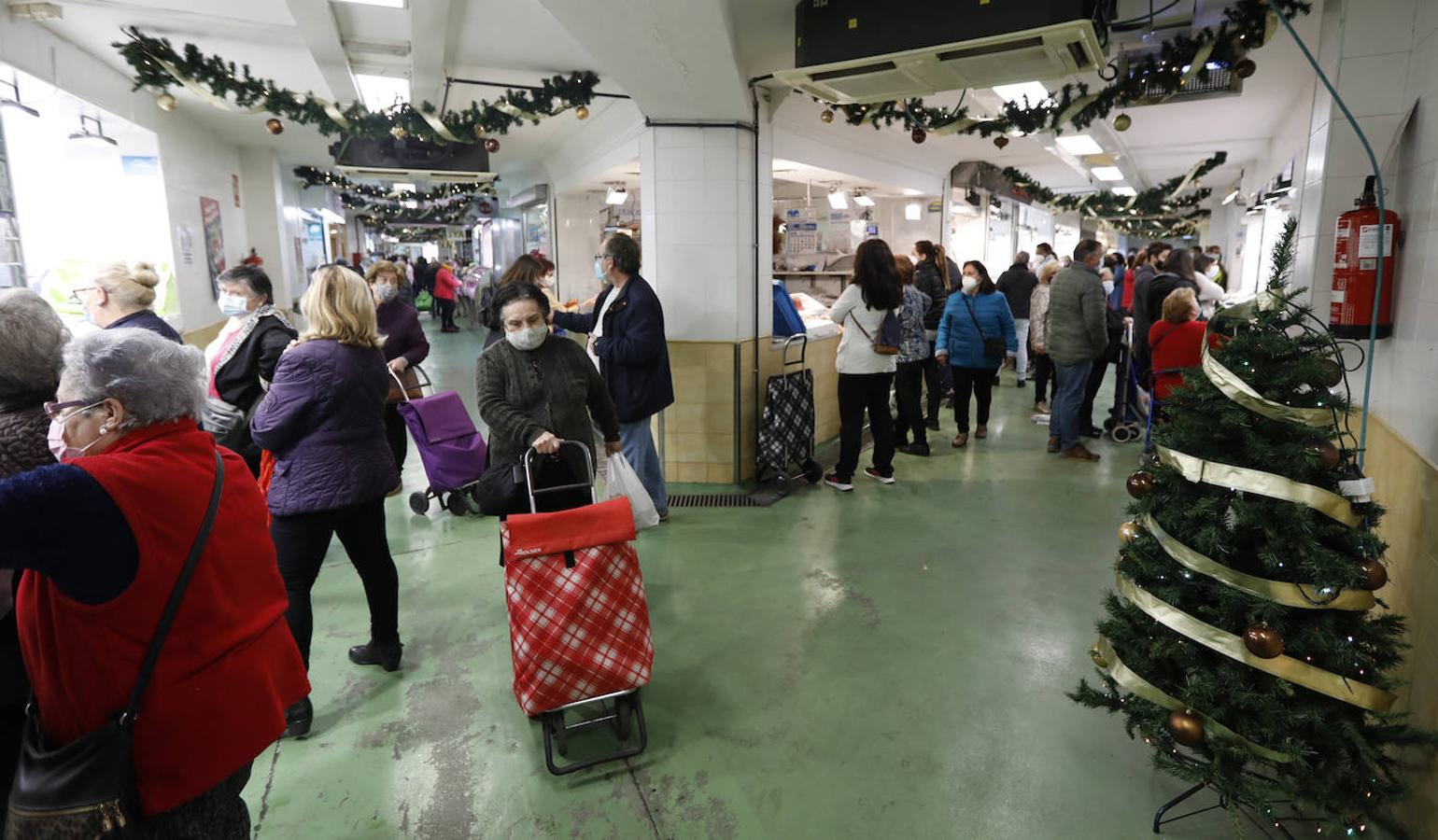 En imágenes, las compras de Navidad en los mercados de Córdoba