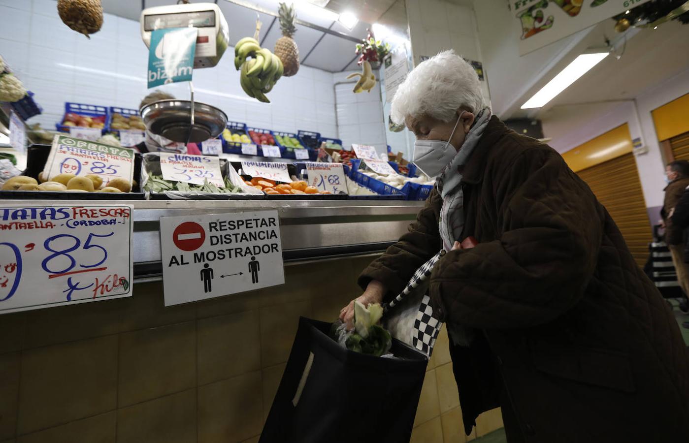 En imágenes, las compras de Navidad en los mercados de Córdoba