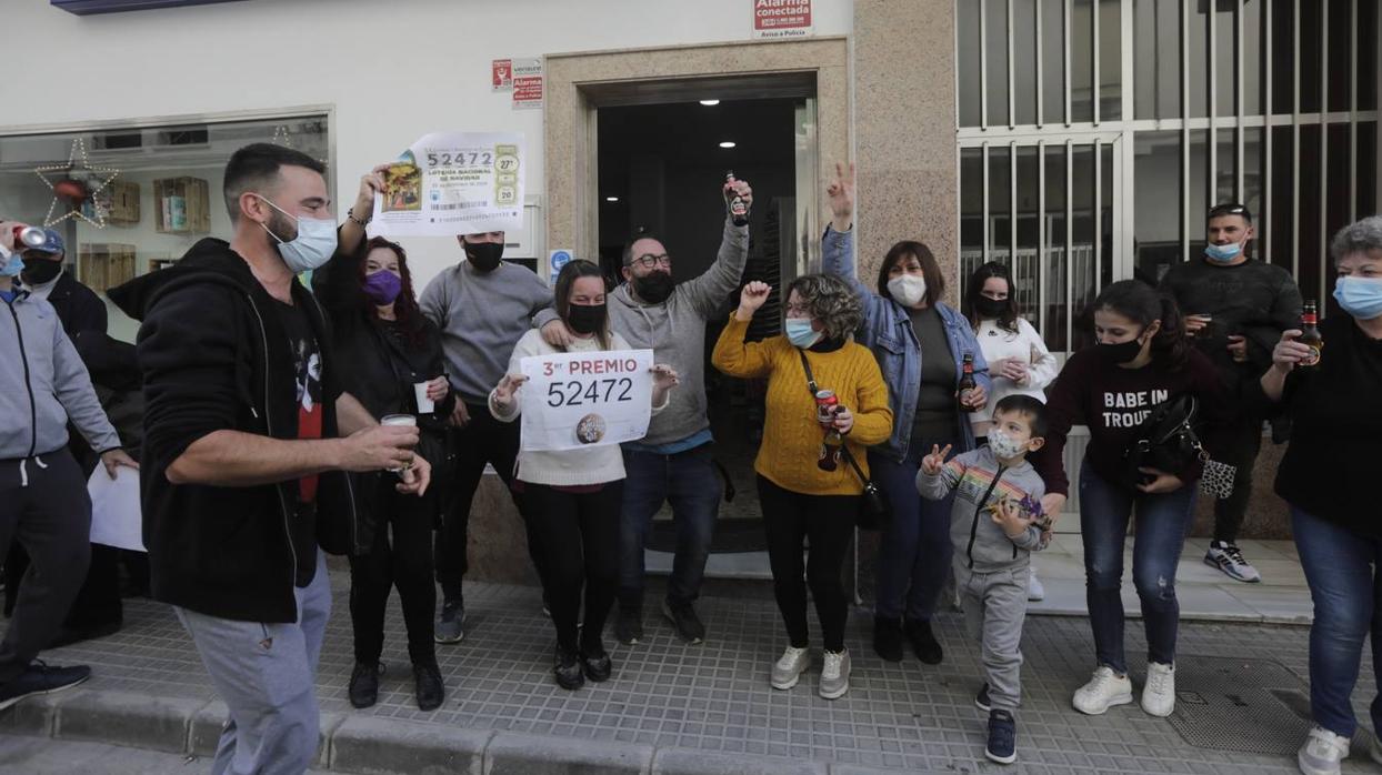 Fotos: La alegría de Barbate por el Tercer Premio de la Lotería de Navidad