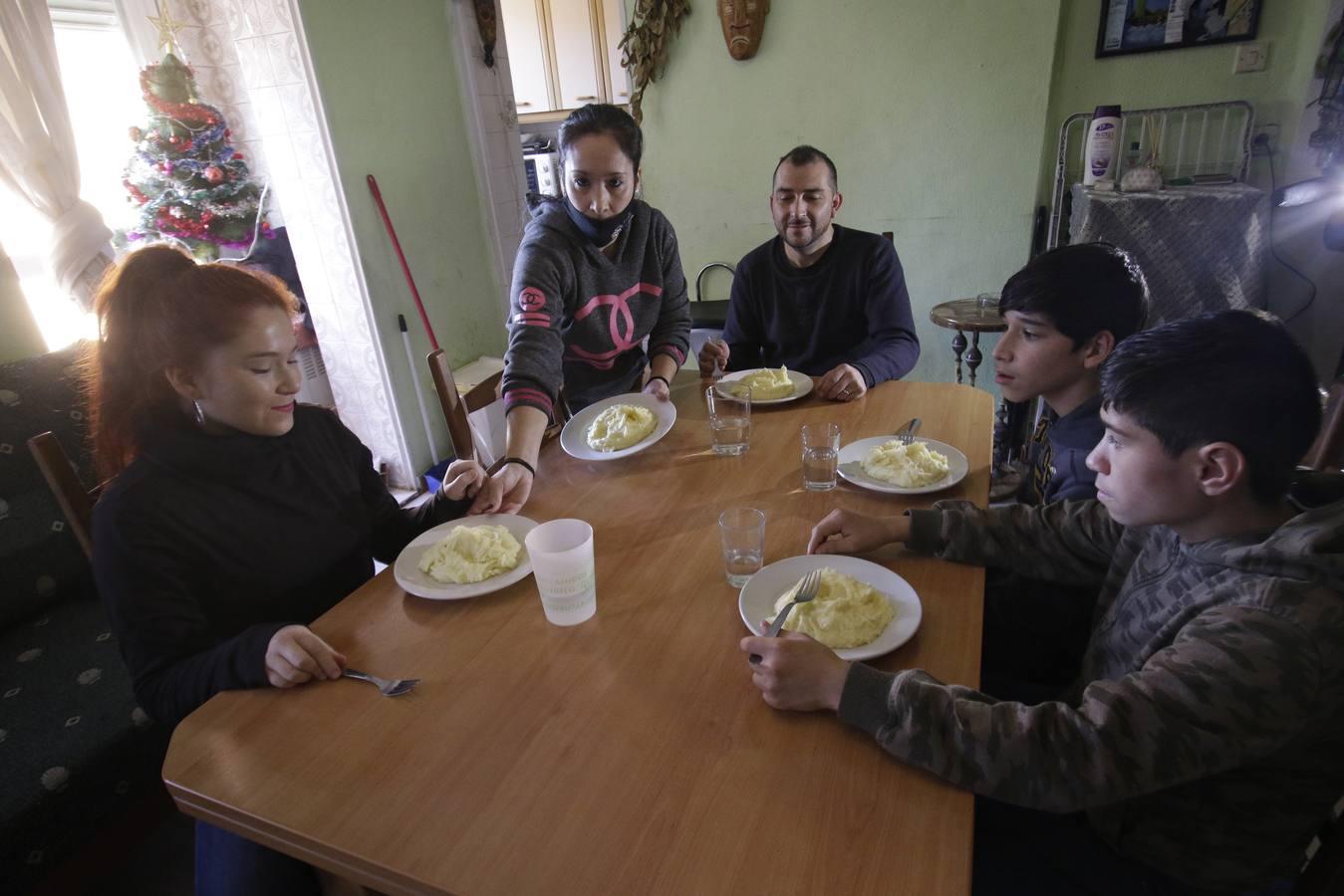 En imágenes, la Navidad en el barrio más pobre de España