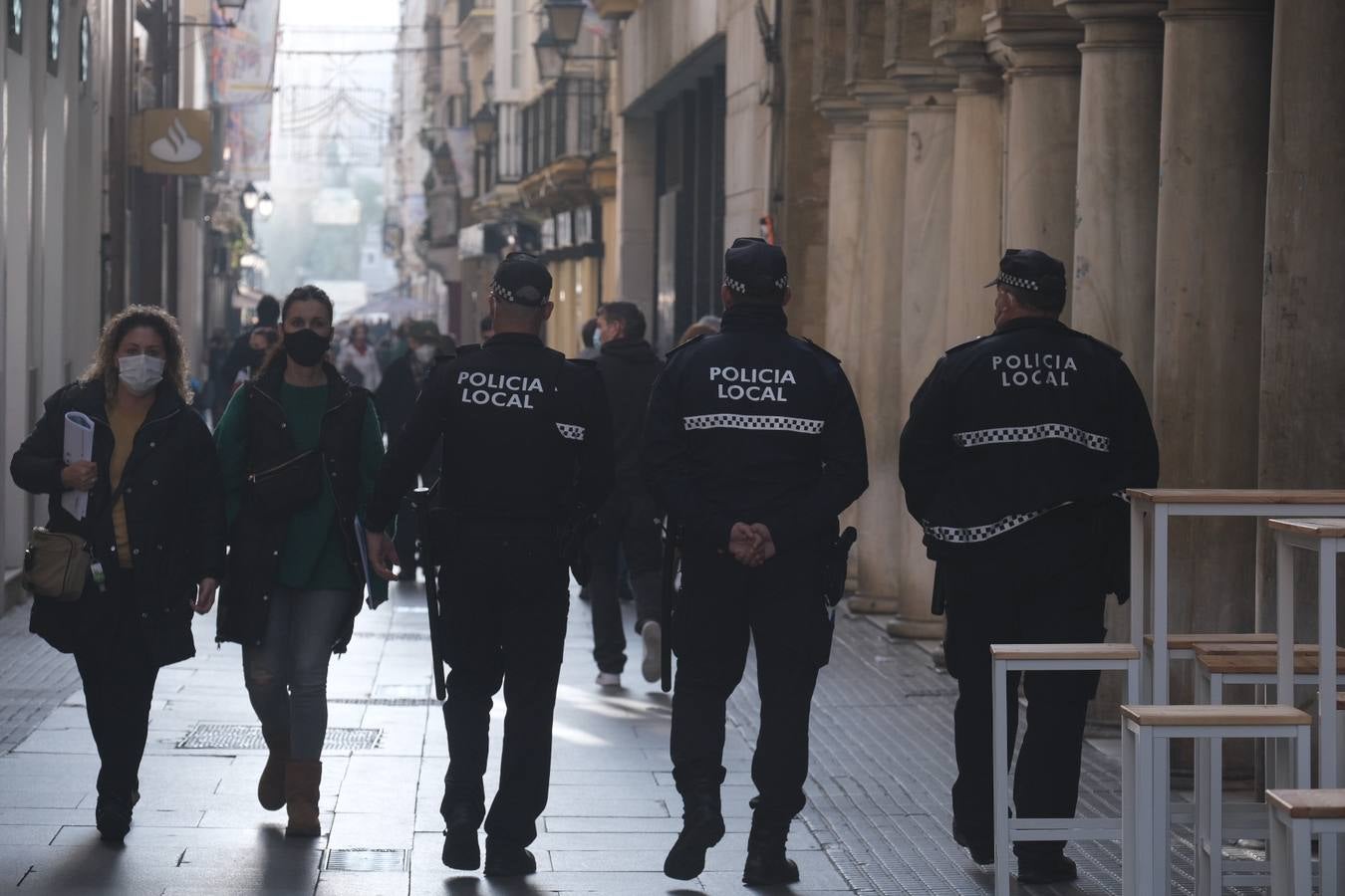 Ambiente en Cádiz las horas previas a la Nochebuena del coronavirus