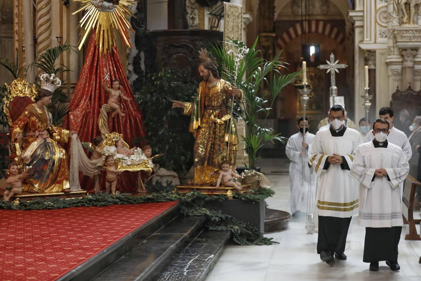 La Misa de Navidad en la Santa Catedral de Córdoba, en imágenes