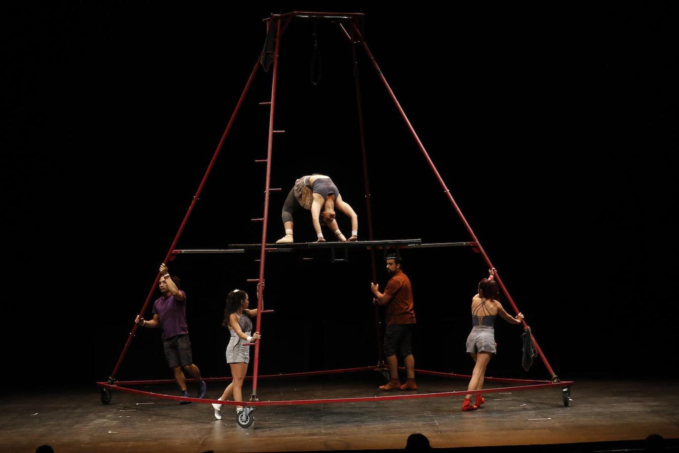 El espectáculo de circo del Gran Teatro de Córdoba, en imágenes