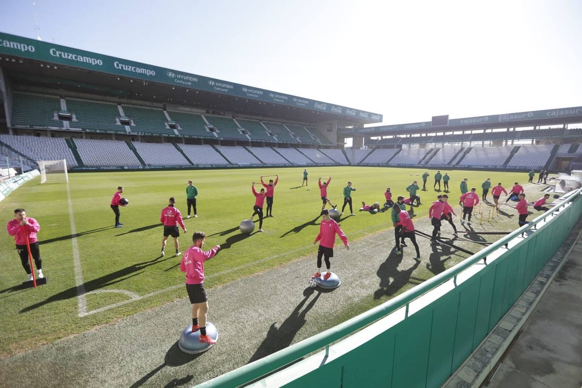 El regreso del Córdoba CF tras el parón navideño, en imágenes