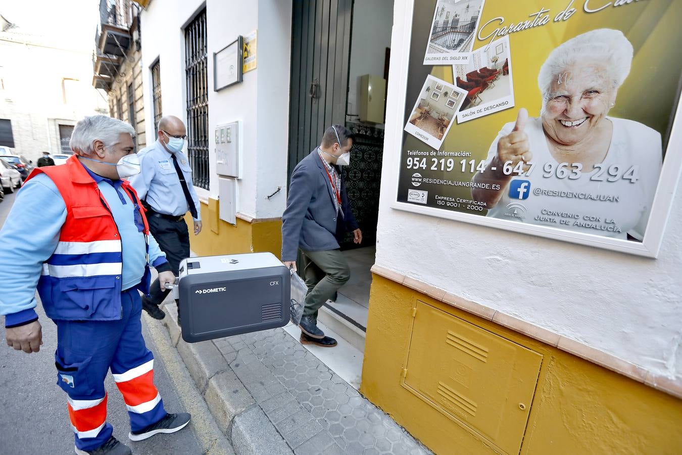 Llegada de las vacunas a la residencia Beato Juan Grande