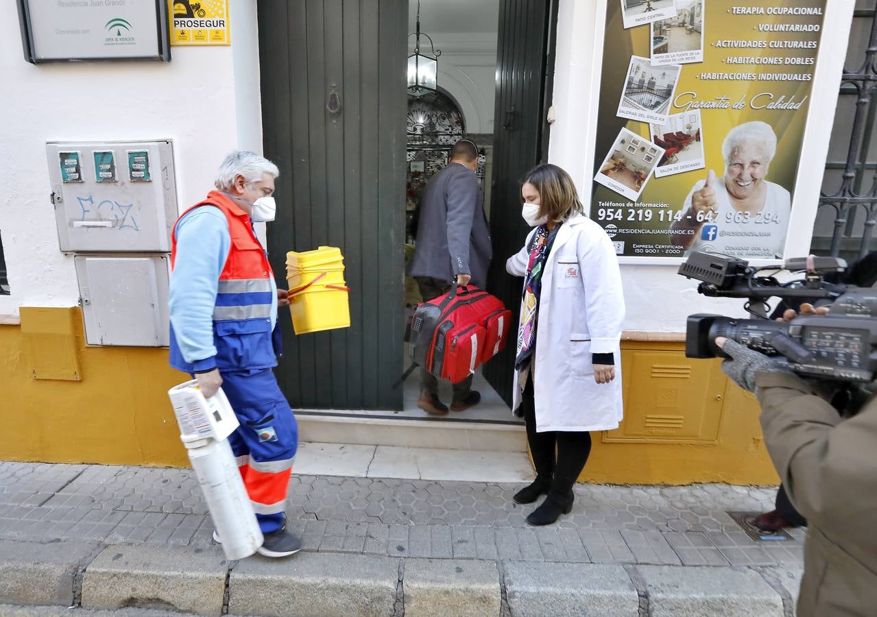 Llegada de las vacunas a la residencia Beato Juan Grande