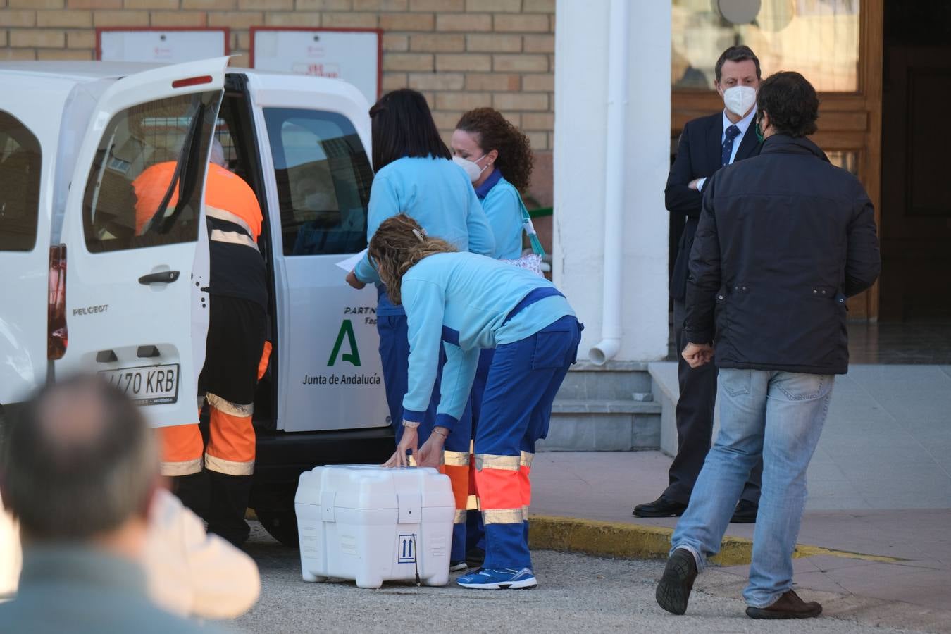 FOTOS: Las vacunas contra el Covid-19 se recogen en la provincia de Cádiz