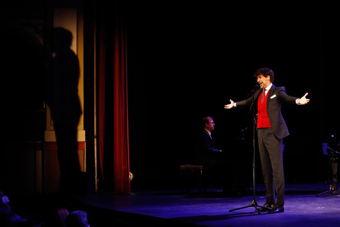 La actuación de Manuel Lombo en el Gran Teatro de Córdoba, en imágenes