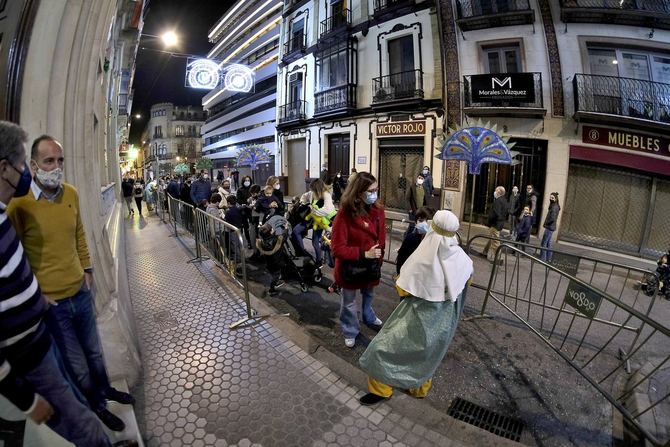 Fotogalería: Colas para entregar la carta a los Reyes Magos en el Ateneo de Sevilla