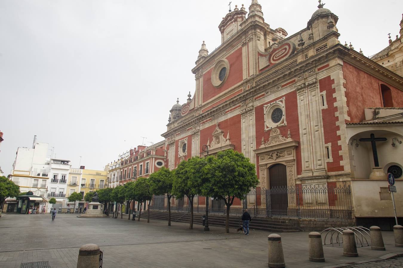 Monumentos de la ciudad completamente vacíos durante el estado de alarma