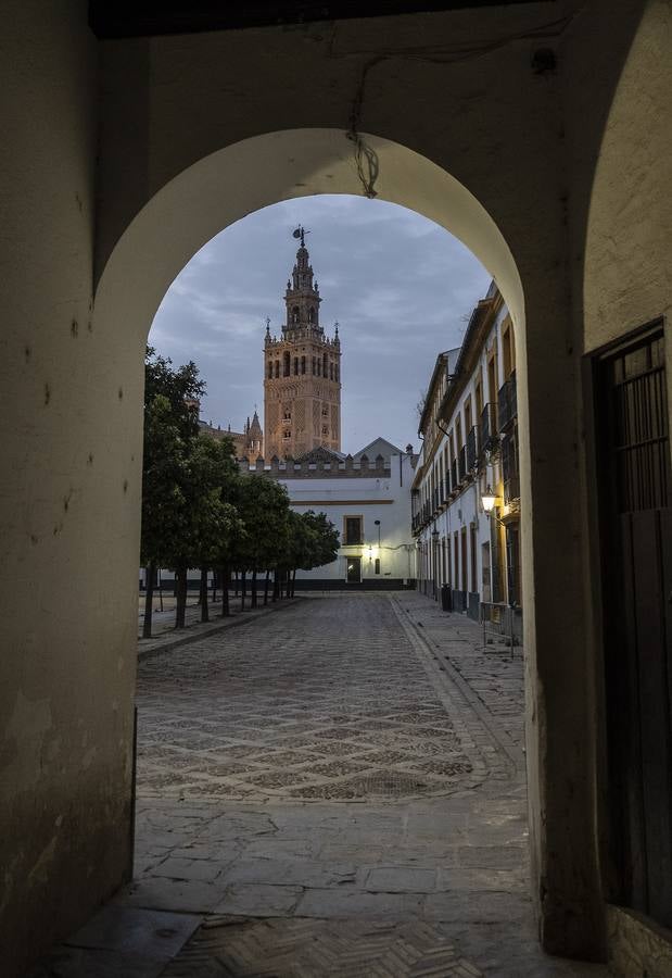 Monumentos de la ciudad completamente vacíos durante el estado de alarma