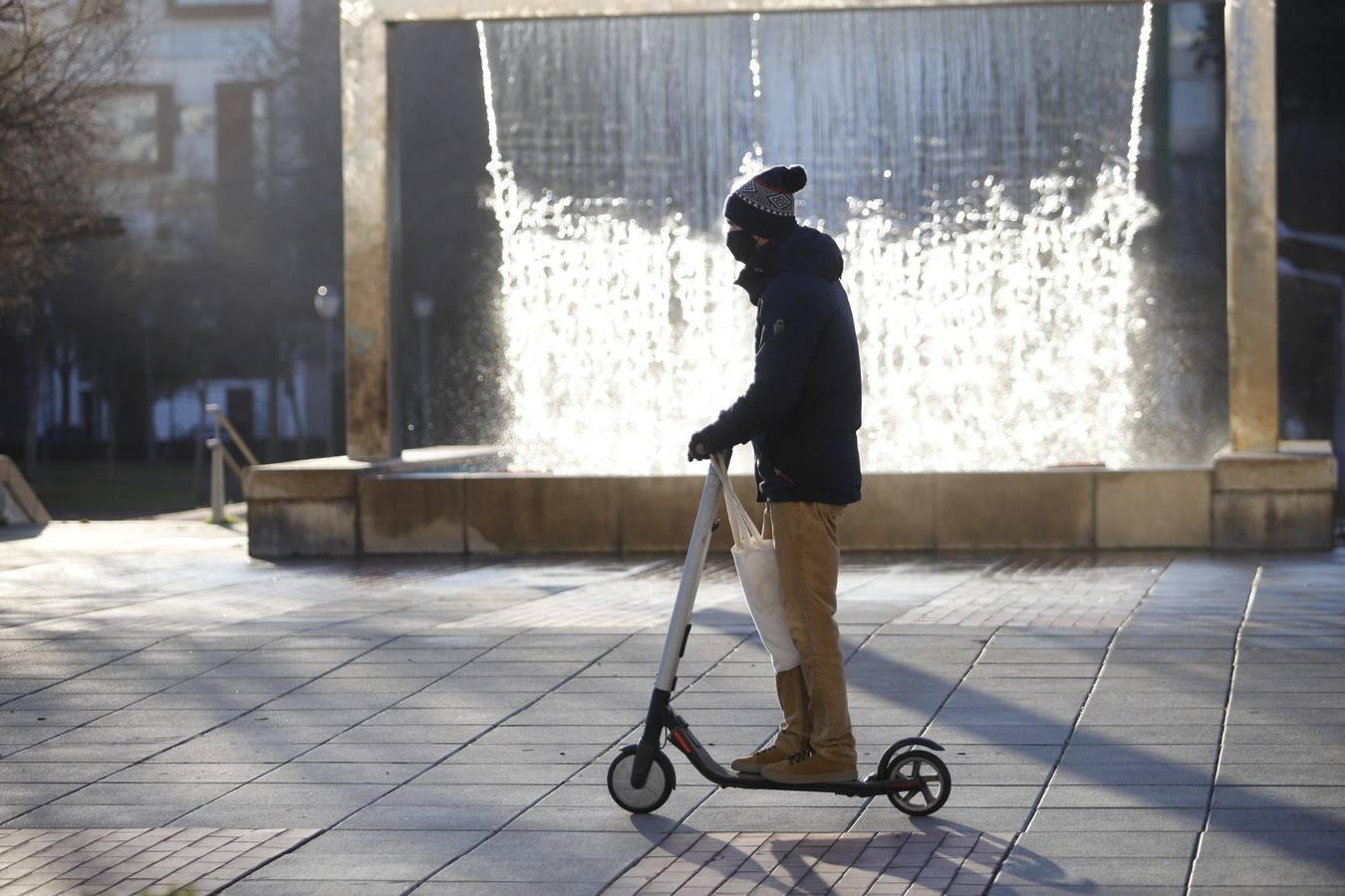 El frío invernal en las calles de Córdoba, en imágenes