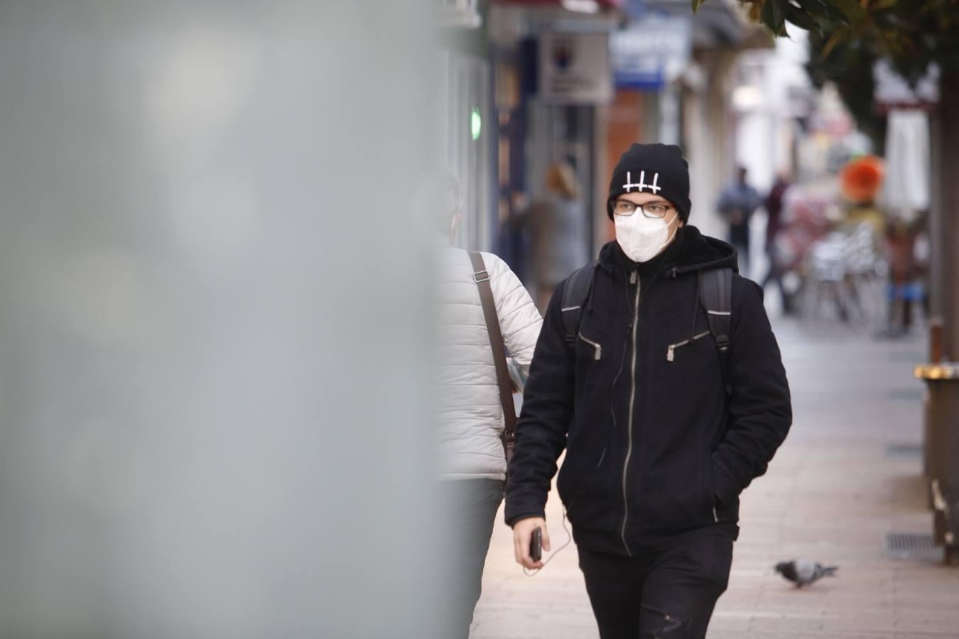 El frío invernal en las calles de Córdoba, en imágenes