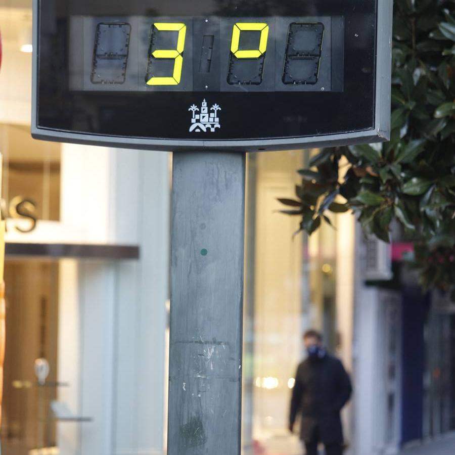 El frío invernal en las calles de Córdoba, en imágenes