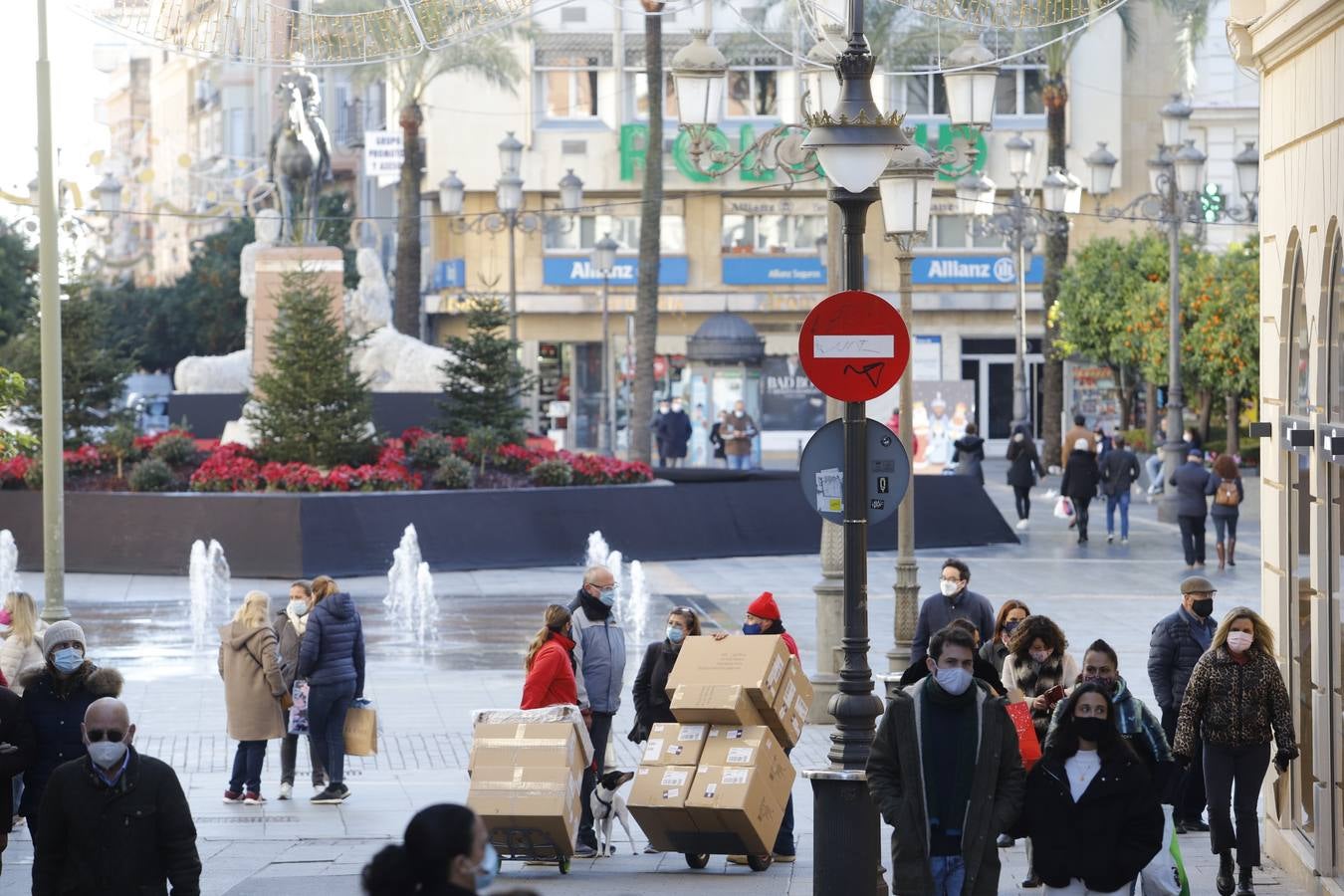 El ambiente de compras en el Centro y Santa Rosa, en imágenes