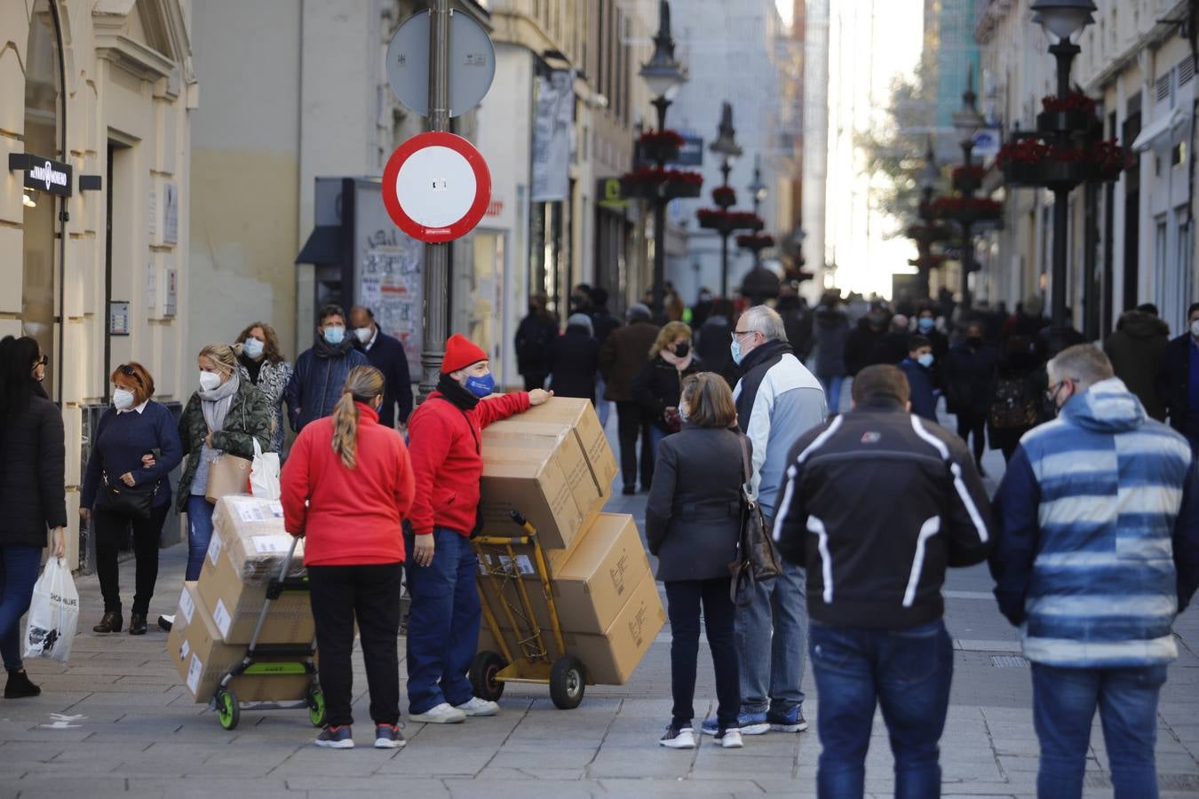 El ambiente de compras en el Centro y Santa Rosa, en imágenes