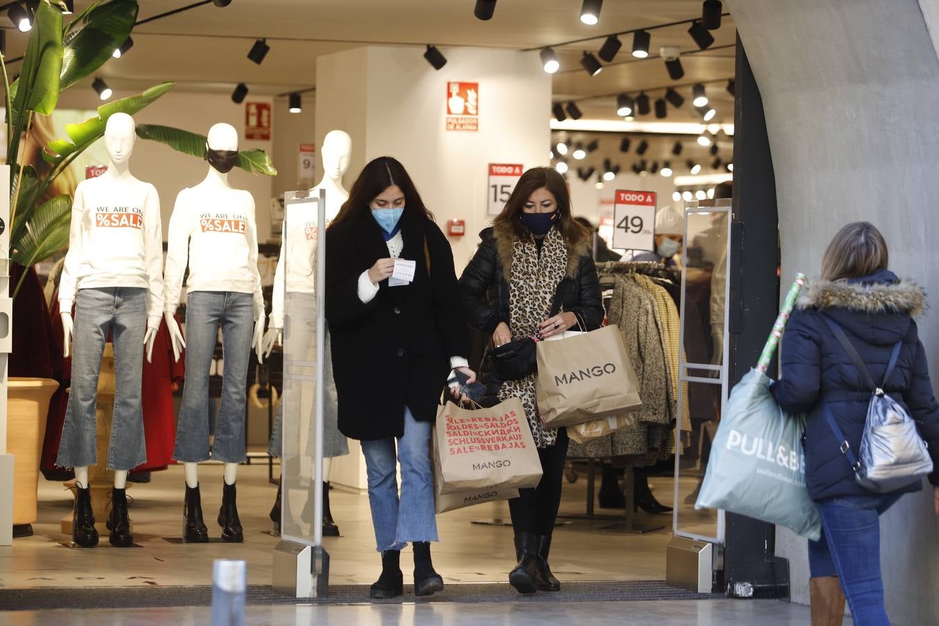 El ambiente de compras en el Centro y Santa Rosa, en imágenes