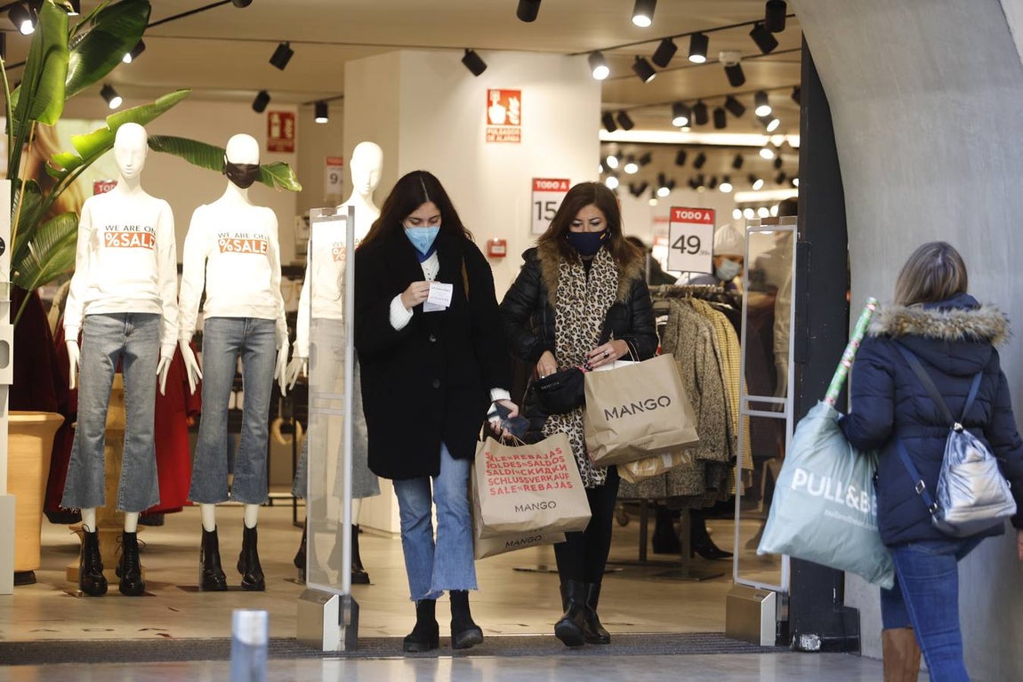 El ambiente de compras en el Centro y Santa Rosa, en imágenes