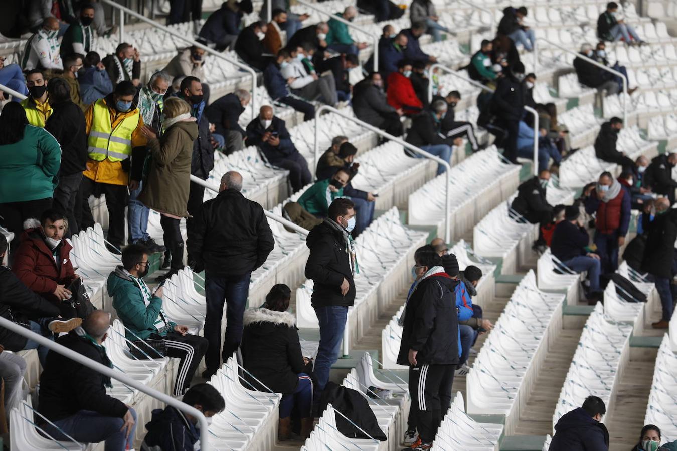 El ambientazo con 2.500 espectadores en la grada en el Córdoba CF - Getafe