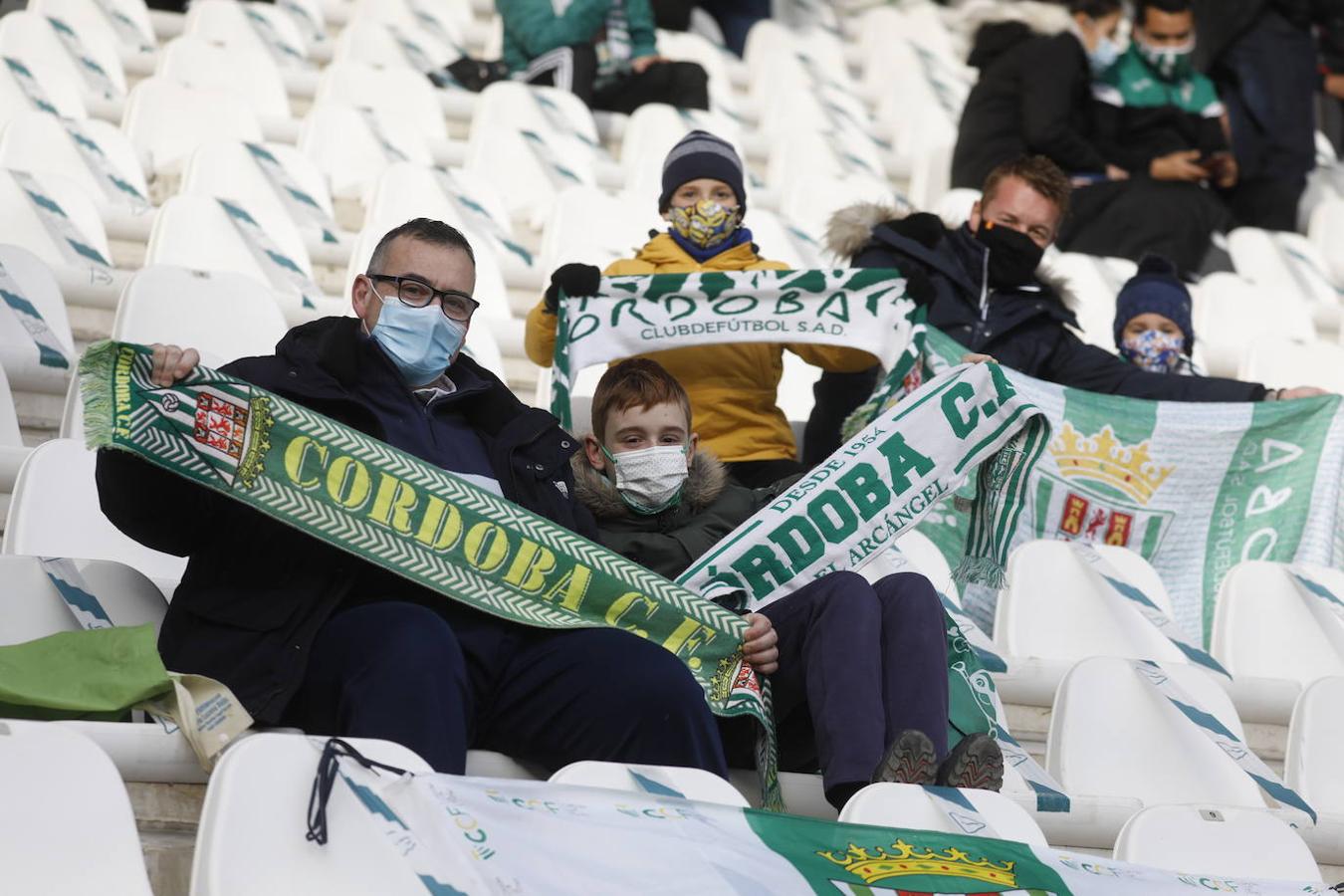 El ambientazo con 2.500 espectadores en la grada en el Córdoba CF - Getafe