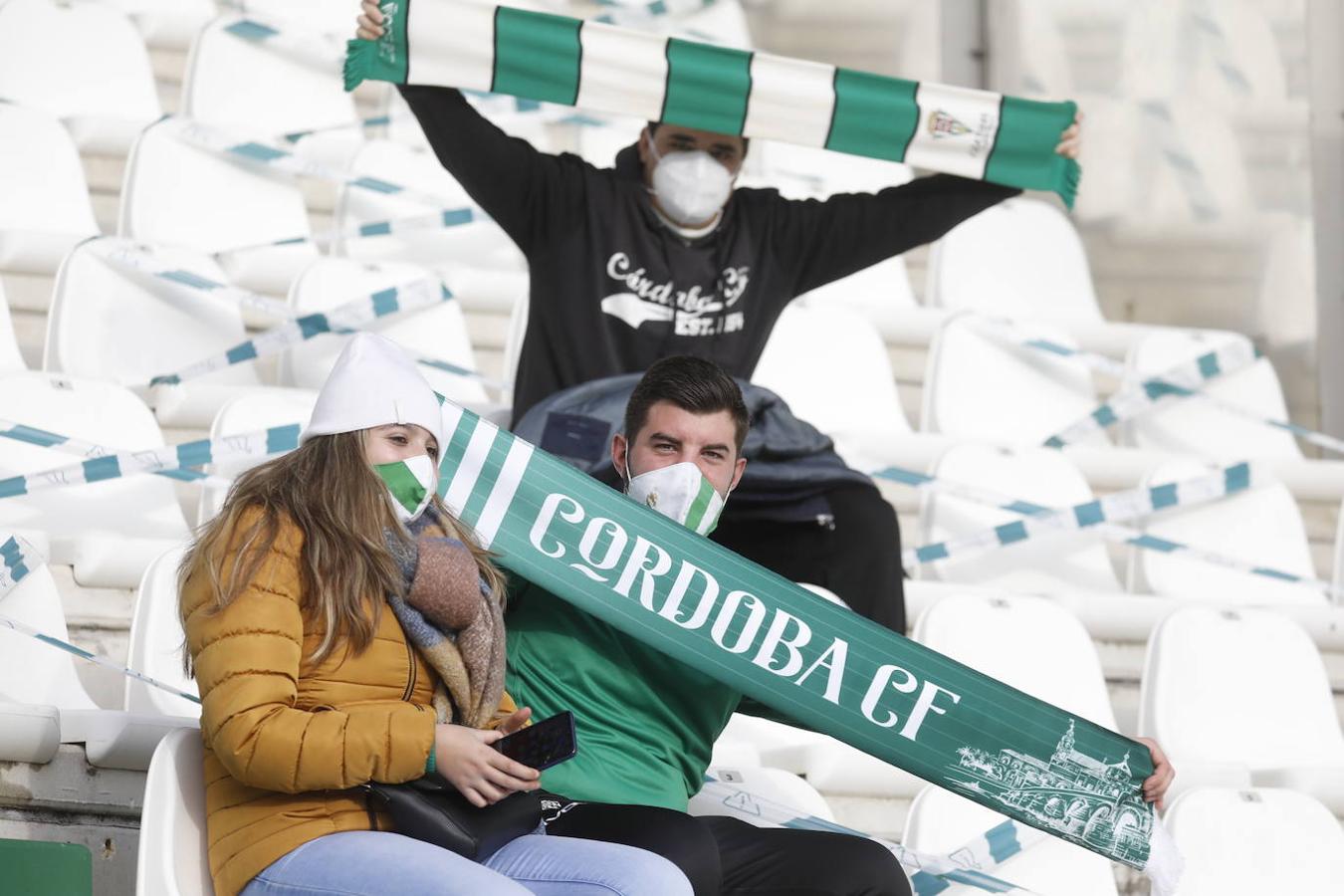 El ambientazo con 2.500 espectadores en la grada en el Córdoba CF - Getafe