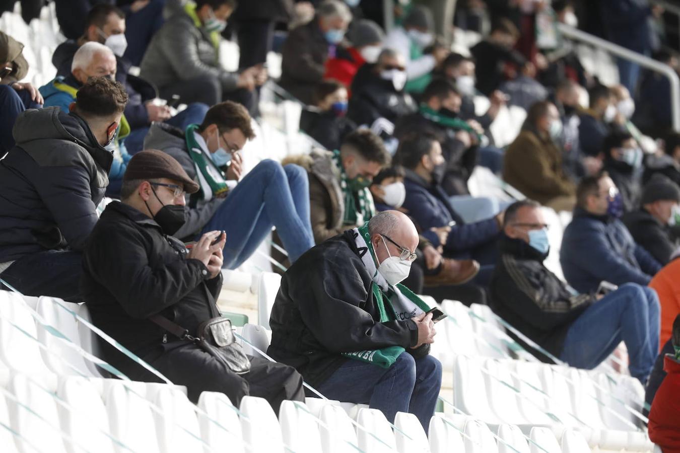 El ambientazo con 2.500 espectadores en la grada en el Córdoba CF - Getafe