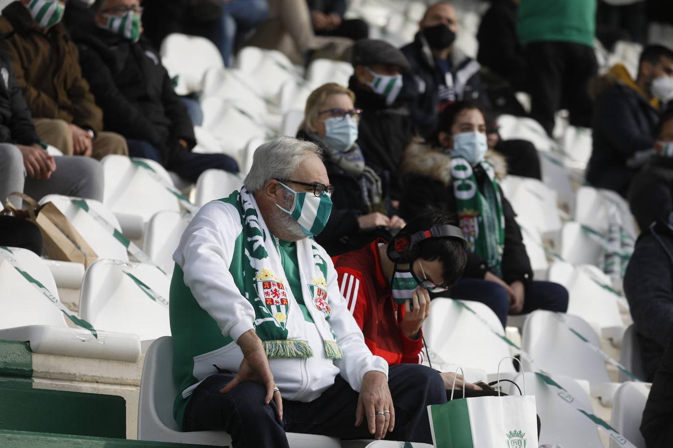 El ambientazo con 2.500 espectadores en la grada en el Córdoba CF - Getafe