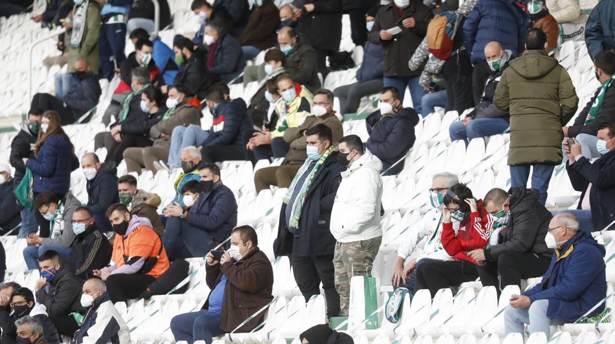 El ambientazo con 2.500 espectadores en la grada en el Córdoba CF - Getafe