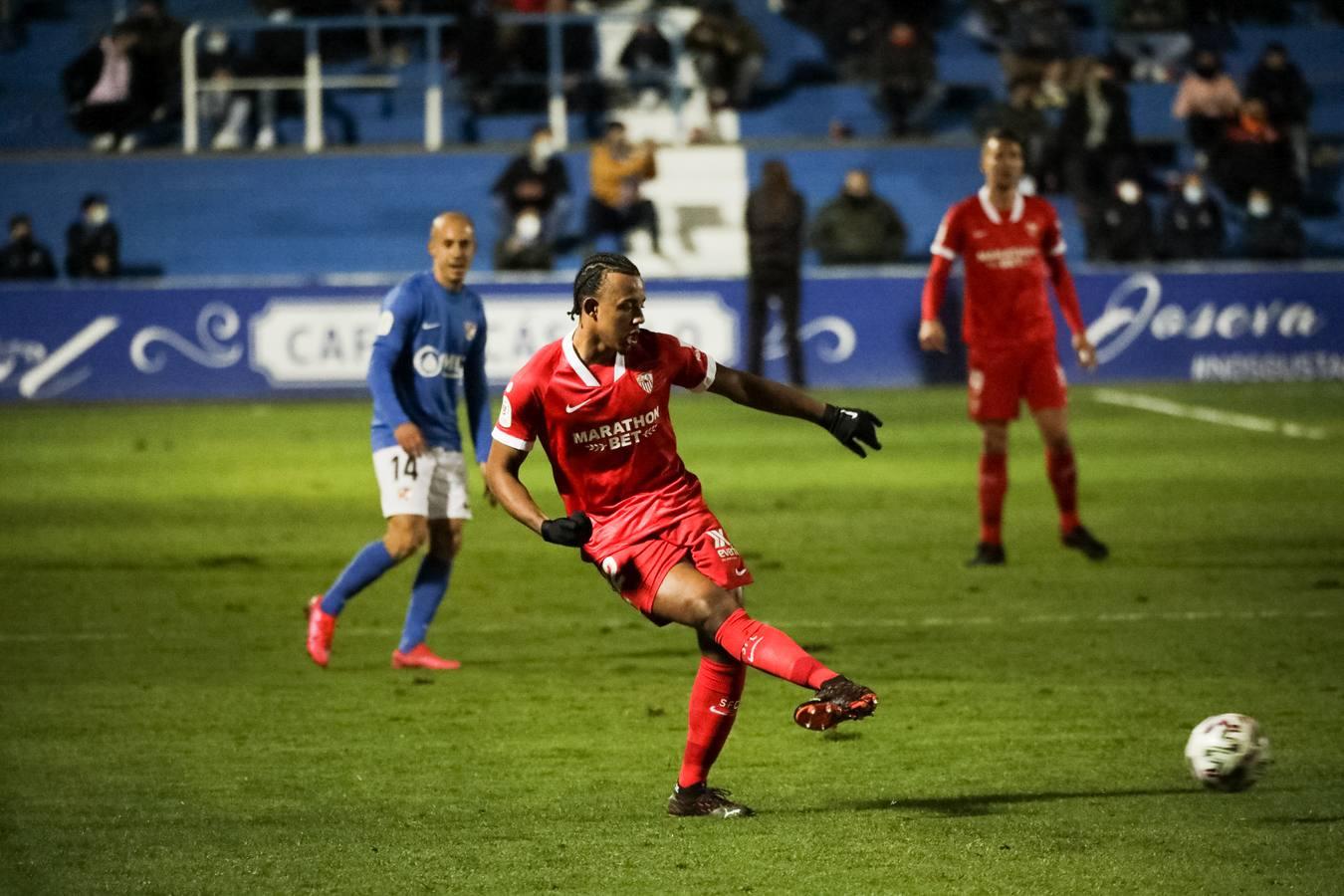 Las mejores imágenes del encuentro entre el Linares y el Sevilla F.C.