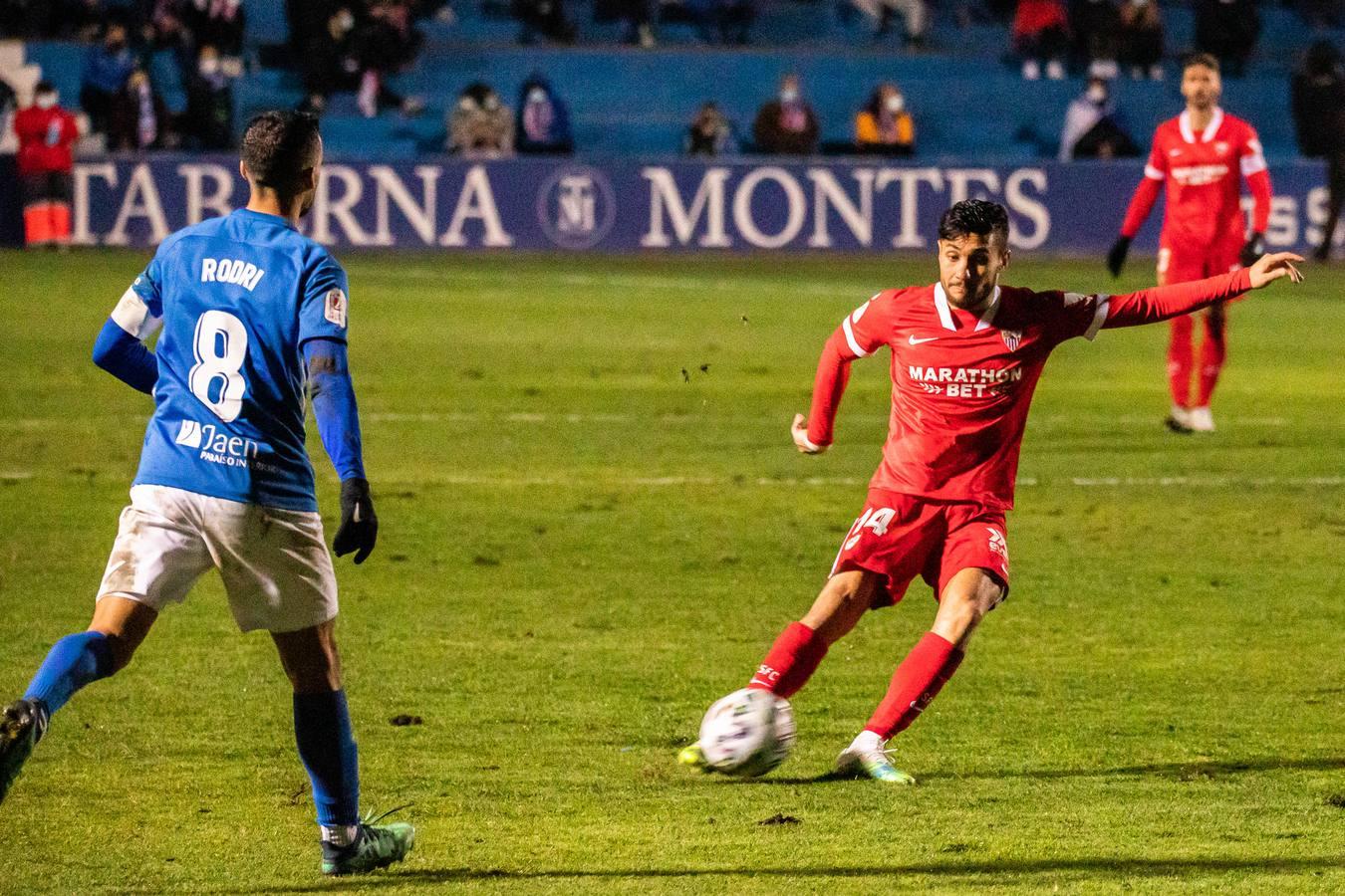 Las mejores imágenes del encuentro entre el Linares y el Sevilla F.C.