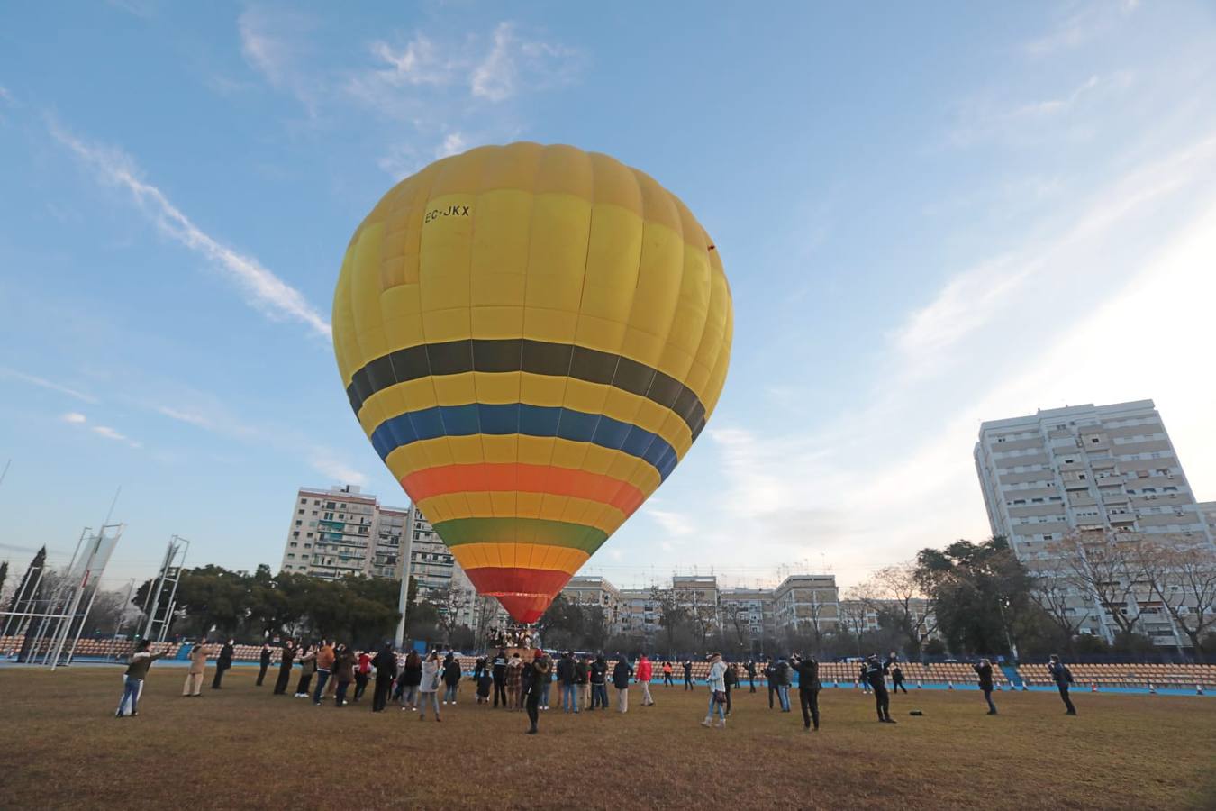 En imágenes, el paseo en globo por Sevilla de los Reyes Magos