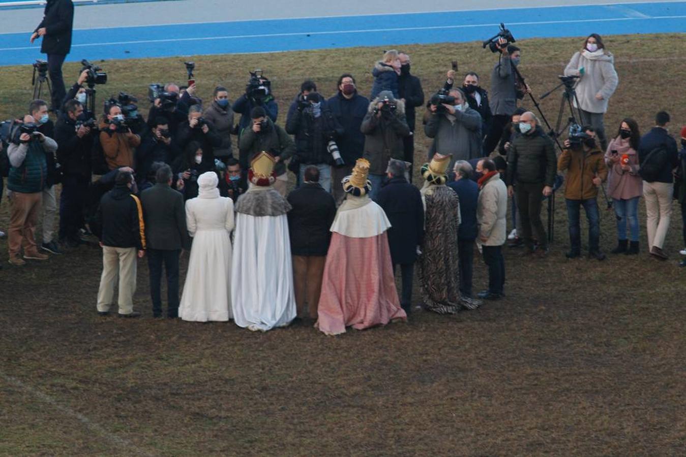 En imágenes, el paseo en globo por Sevilla de los Reyes Magos