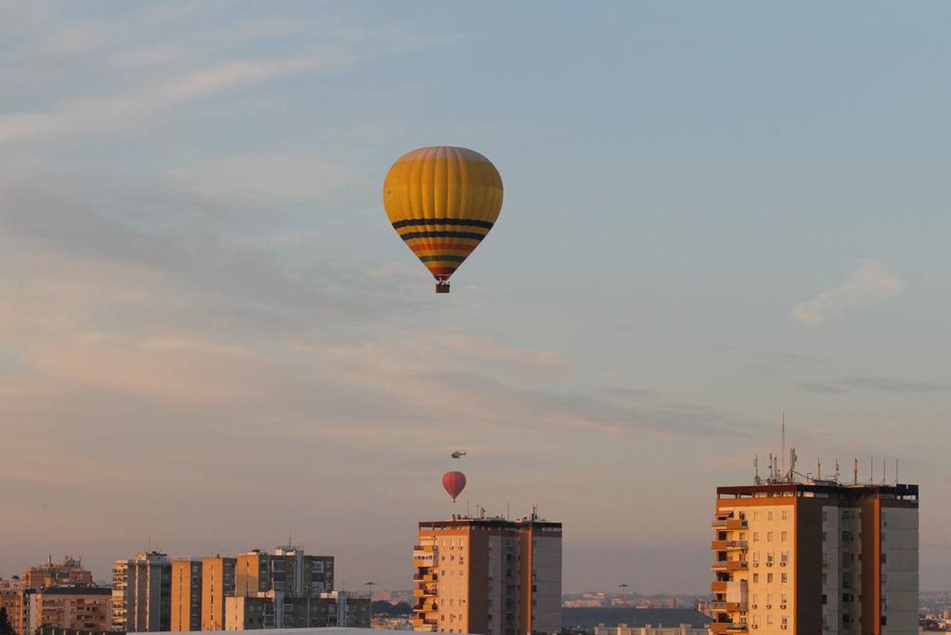 En imágenes, el paseo en globo por Sevilla de los Reyes Magos