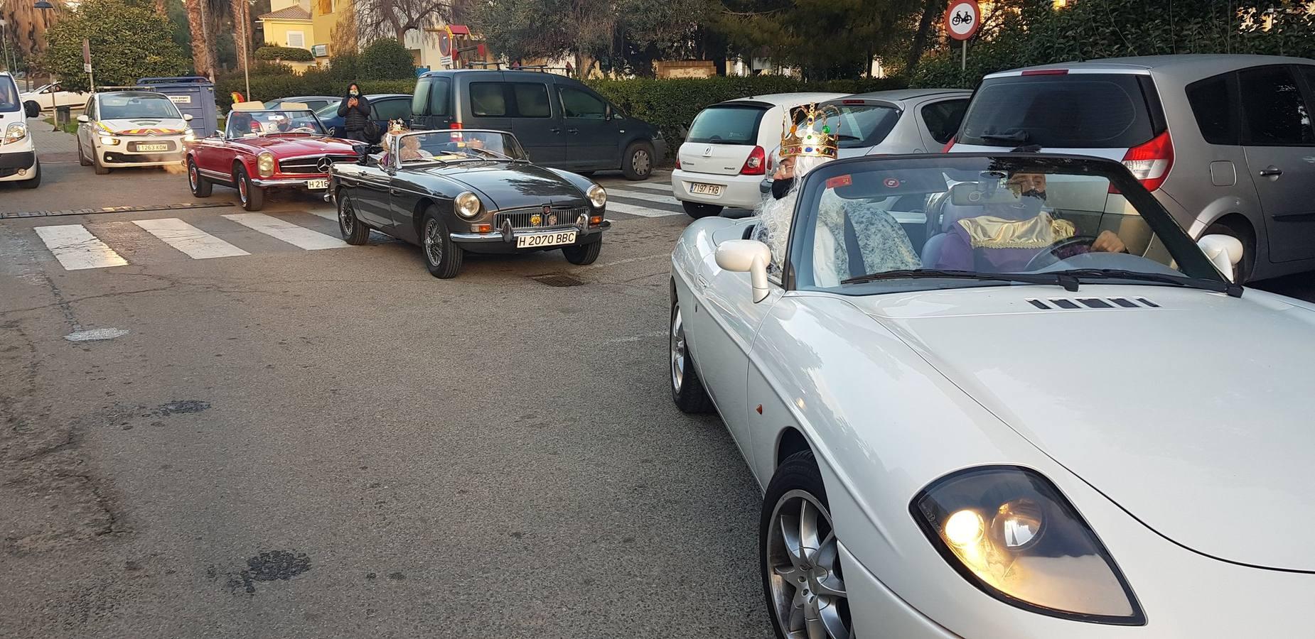 Los Reyes Magos, en coches descapotables,  en San Juan de Aznalfarache