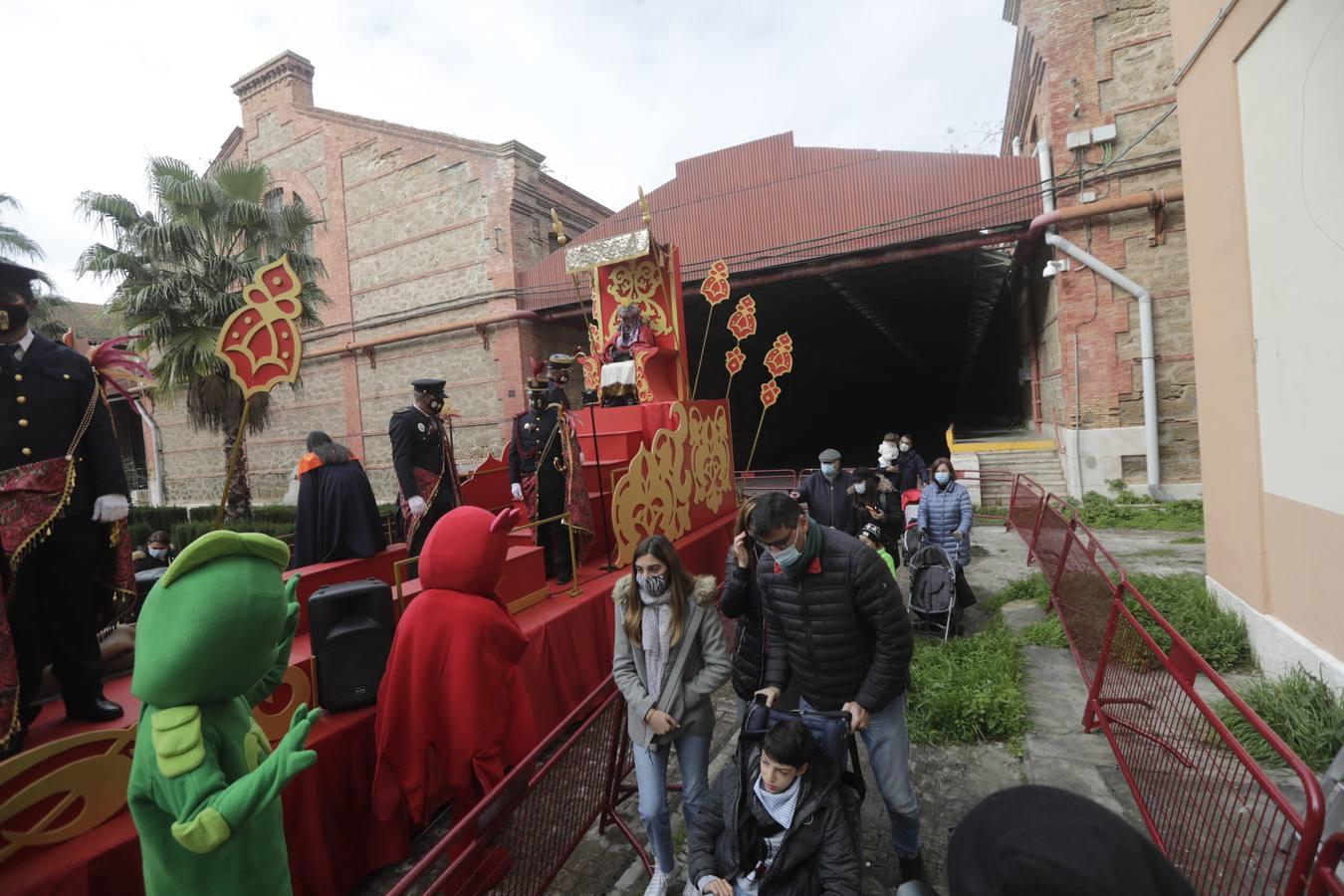 Reyes Magos de Cádiz: largas colas para ver a sus majestades