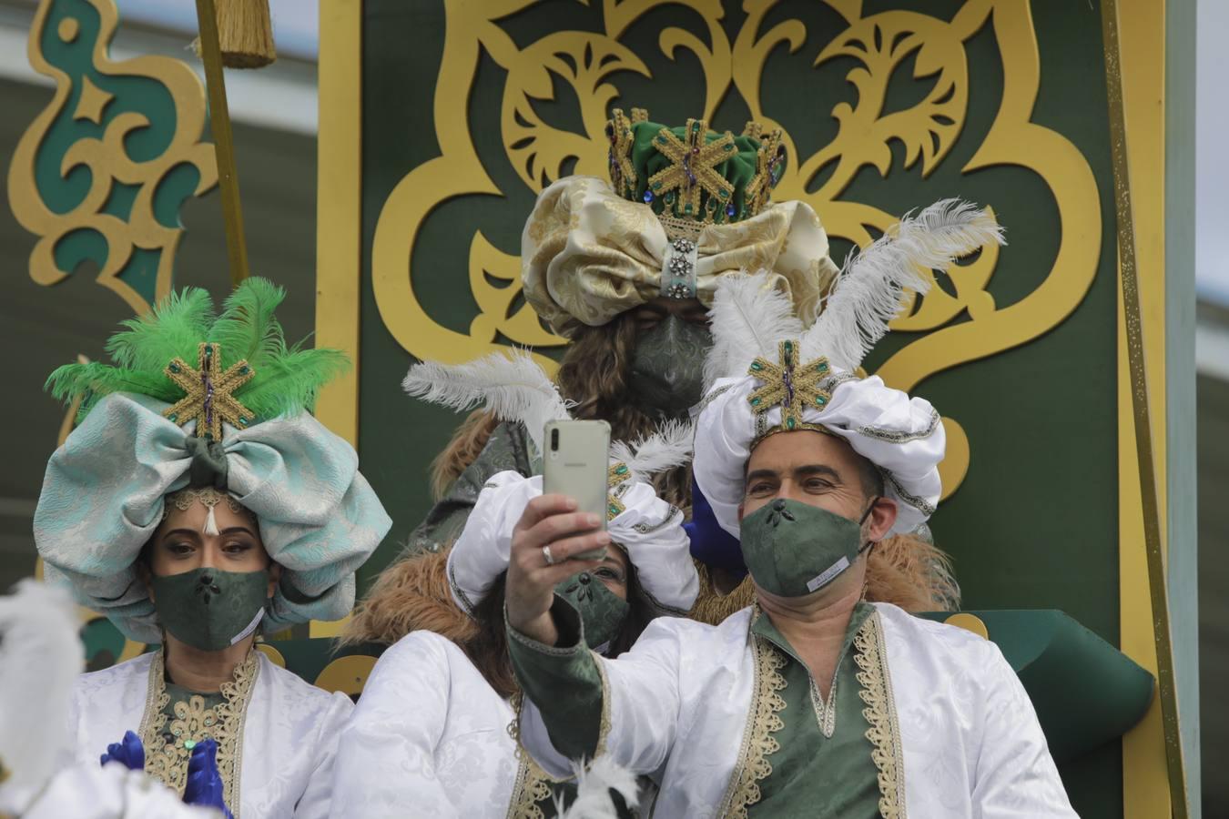 Reyes Magos de Cádiz: largas colas para ver a sus majestades