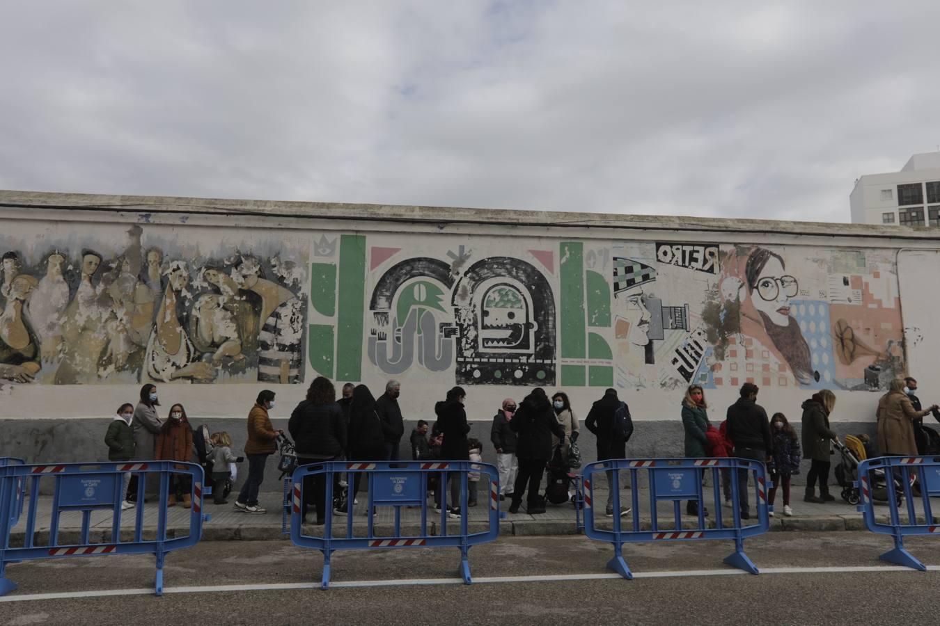 Reyes Magos de Cádiz: largas colas para ver a sus majestades