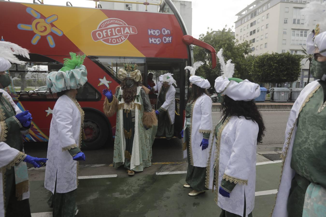 Reyes Magos de Cádiz: largas colas para ver a sus majestades