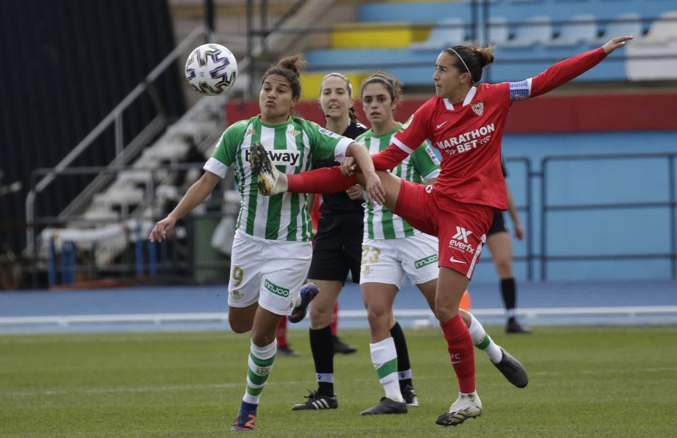 Las mejores imágenes del derbi entre el Betis Féminas y el Sevilla F.C.