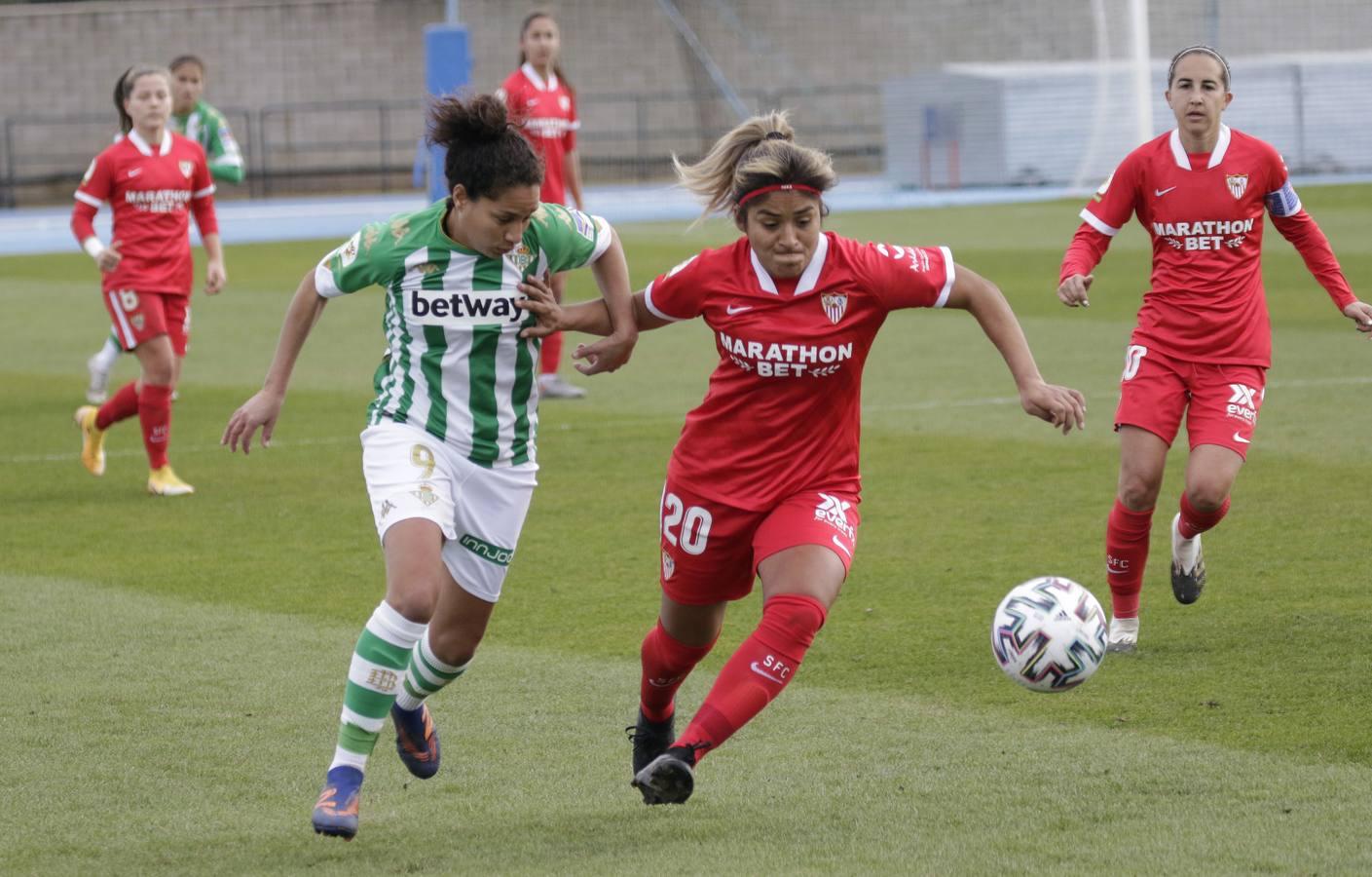 Las mejores imágenes del derbi entre el Betis Féminas y el Sevilla F.C.