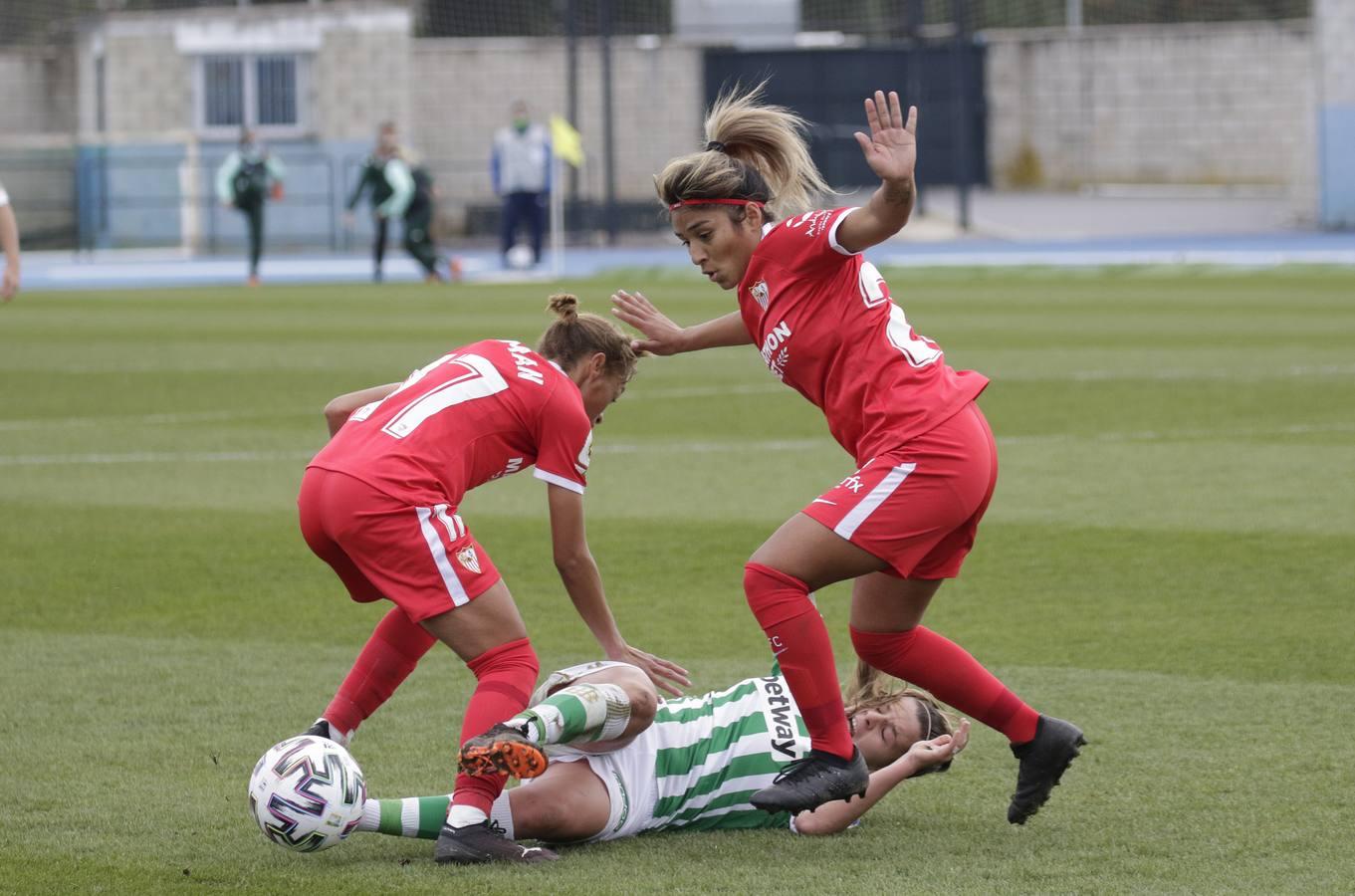 Las mejores imágenes del derbi entre el Betis Féminas y el Sevilla F.C.